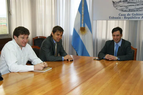 Melella, Sciurano y Aramburu distendidos antes de iniciar el diálogo.