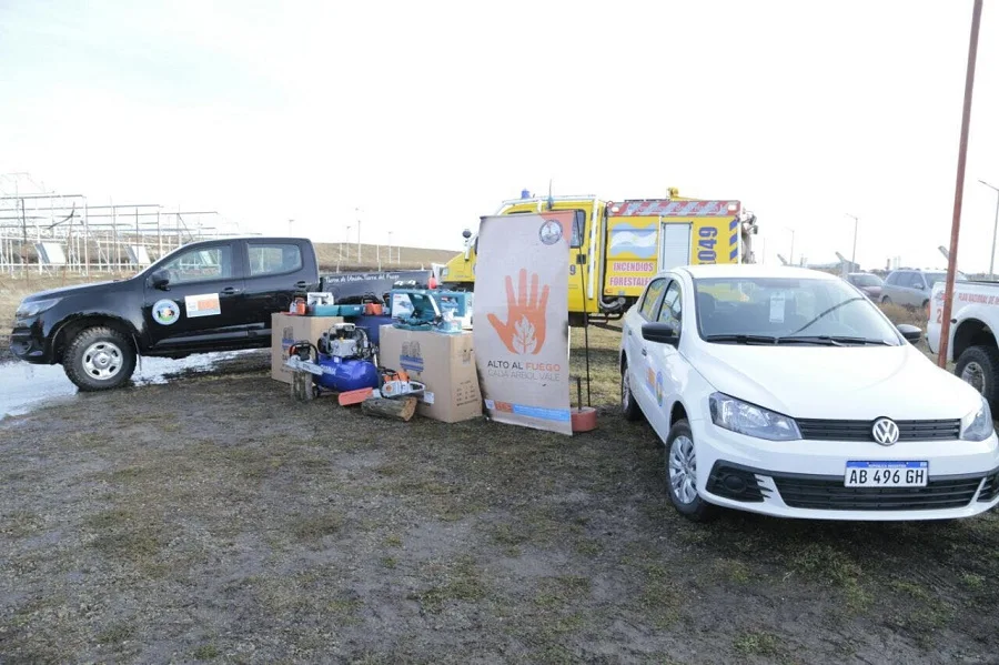 Gobierno entregó vehículos y herramientas a la Unidad de Manejo del Fuego