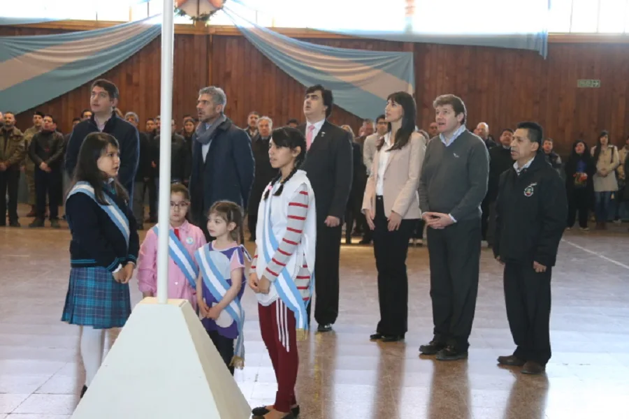 El intendente Melella encabezó las celebraciones por el 201° Aniversario de la Independencia Argentina