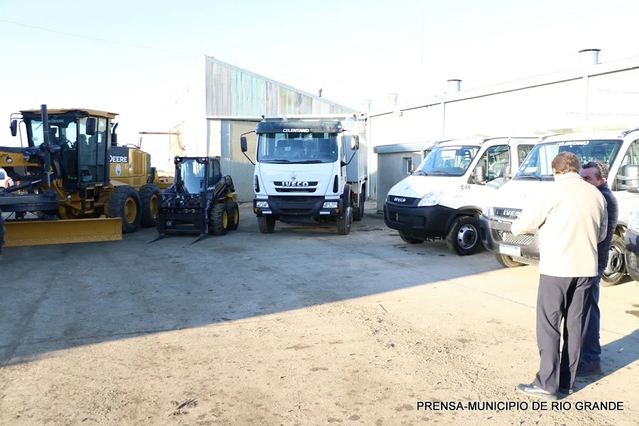 El municipio refuerza la flota de camiones y maquinaria víal