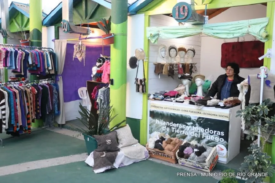 Feria especial por el Día del Amigo en el paseo "Canto del Viento"