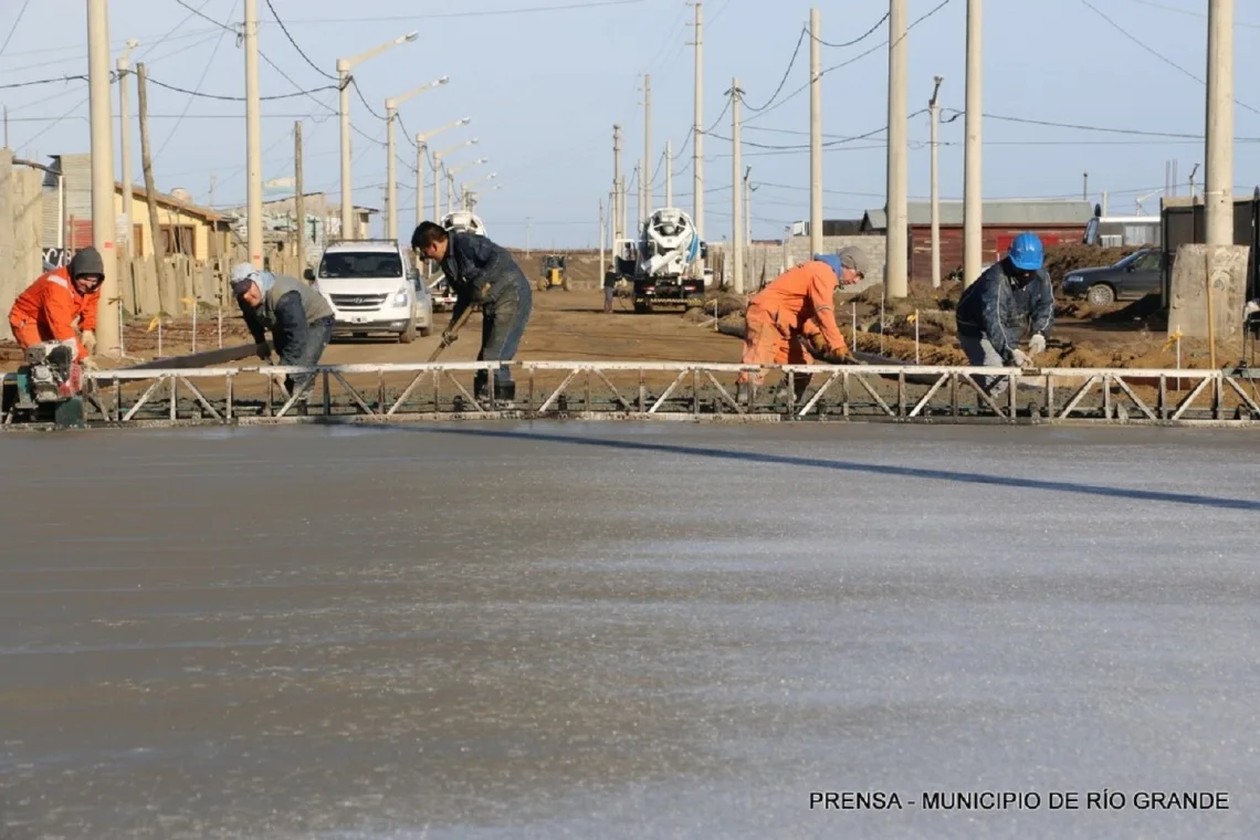 El ambicioso plan de pavimentación culminaría en marzo.