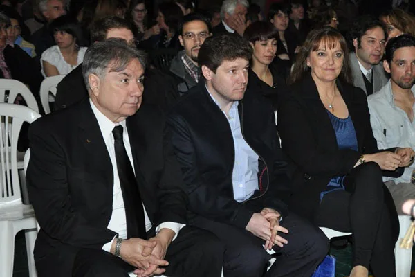 Mario Ferreyra junto a Gustavo Melella al inicio del acto.