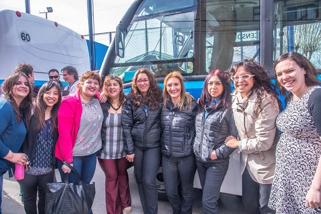 En Ushuaia, presentaron a las flamantes choferesas del transporte público