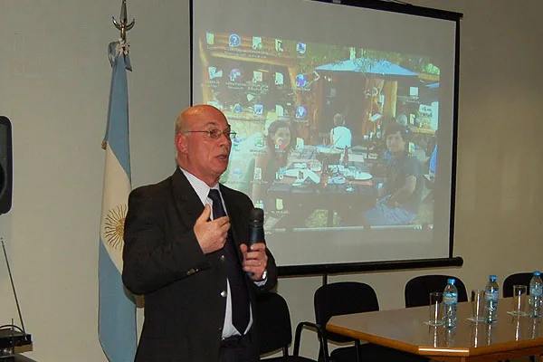 Dr. Oscar Osores, uno de los renombrados disertantes de la jornada.