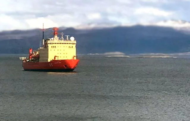 El rompehielos Irízar volvió a amarrar en el puerto de Ushuaia