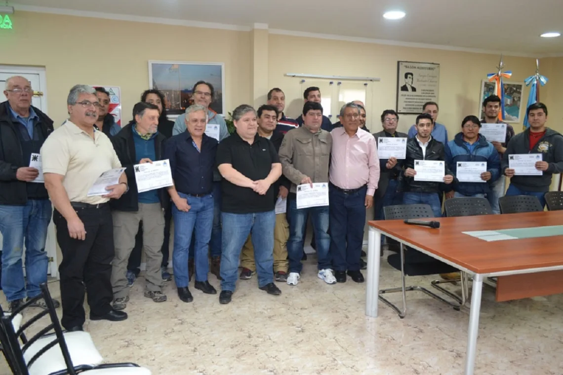UTN: Electricistas recibieron certificados de evaluación y capacitación