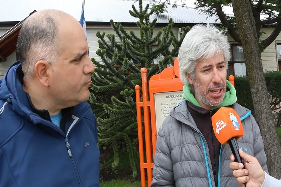 Capacitación intensiva sobre la ecología en el patio de la escuela