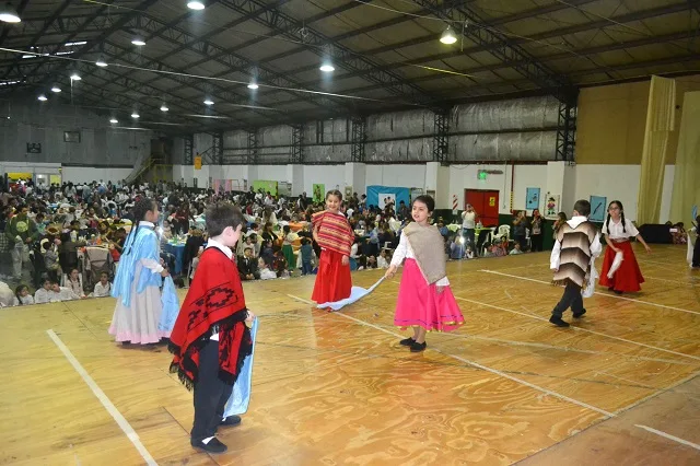  El Día de la Tradición se vivió a pleno en la EADEB