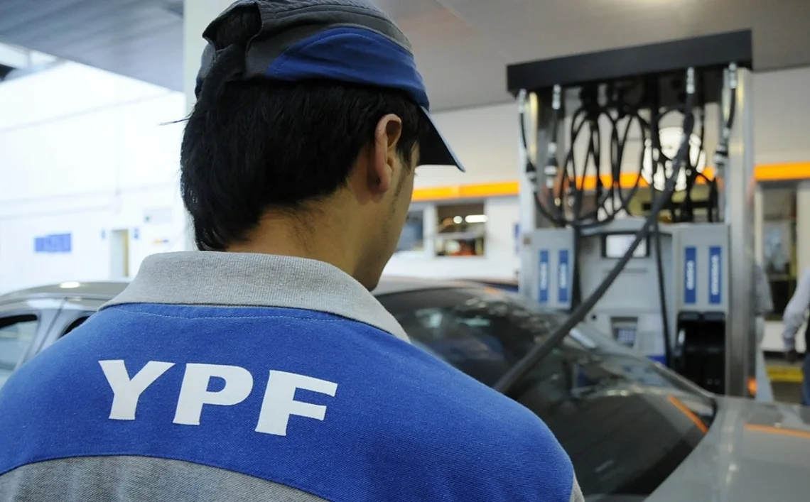 YPF aumentó un 6% los precios de nafta y gasoil y ya se le sumó Shell