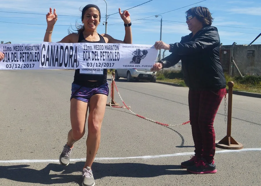 Daniela Bayerque ganó el Medio Maratón del Petróleo