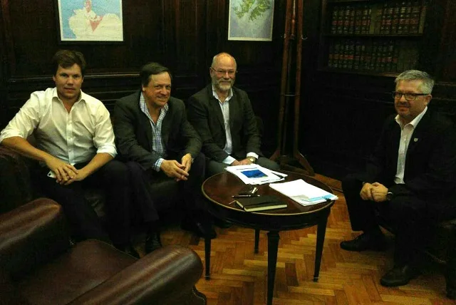 El senador Ojeda mantuvo una reunión con empresarios de la pesca