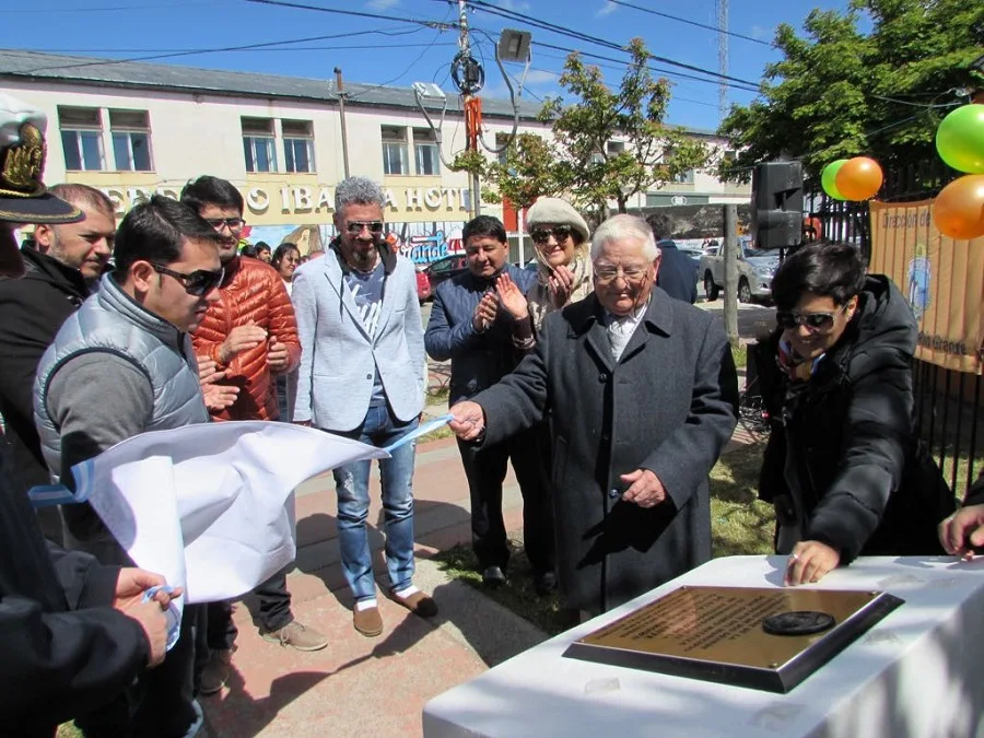 Se recordó los 80° años de la plaza principal Almirante Brown