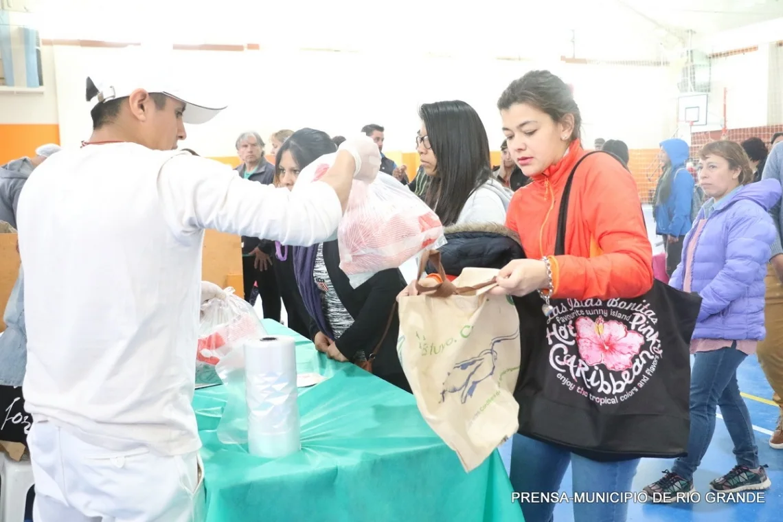 La feria "Mesa navideña" logró vender miles de kilos de carnes, frutas y verduras