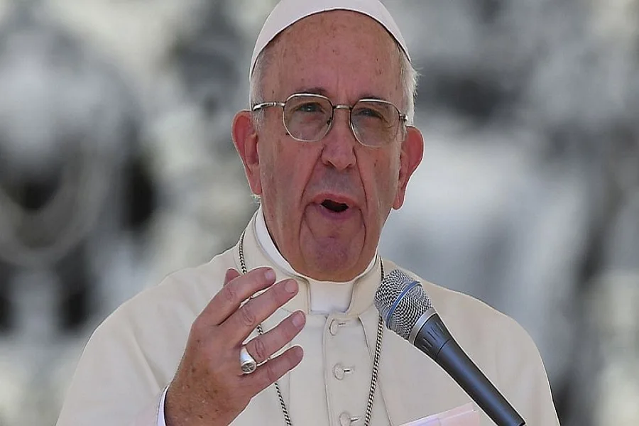  El Papa, otra vez duro con el Vaticano: Criticó el "cáncer" de camarillas y la corrupción