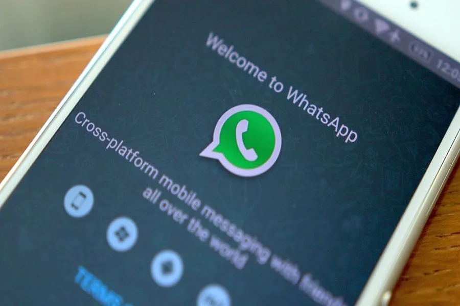 En España ya es ilegal incluir a personas en grupos de WhatsApp sin su permiso