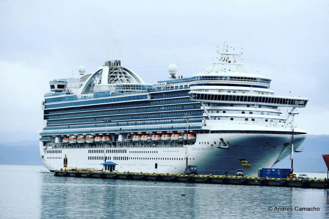 El crucero “Emerald Princess” arribó a Usahuaia con más de 3100 pasajeros