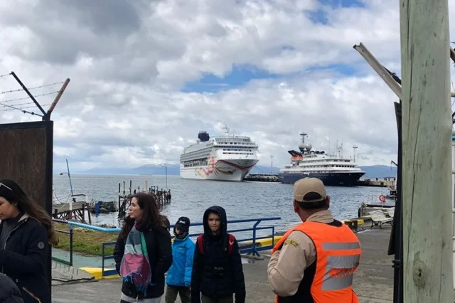 Recaló en el puerto deUshuaia el imponente crucero Norwegian Sun