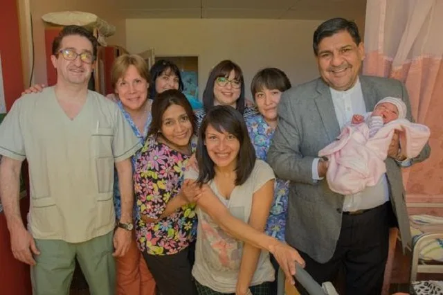Arcando visitó a la primera fueguina nacida en 2018