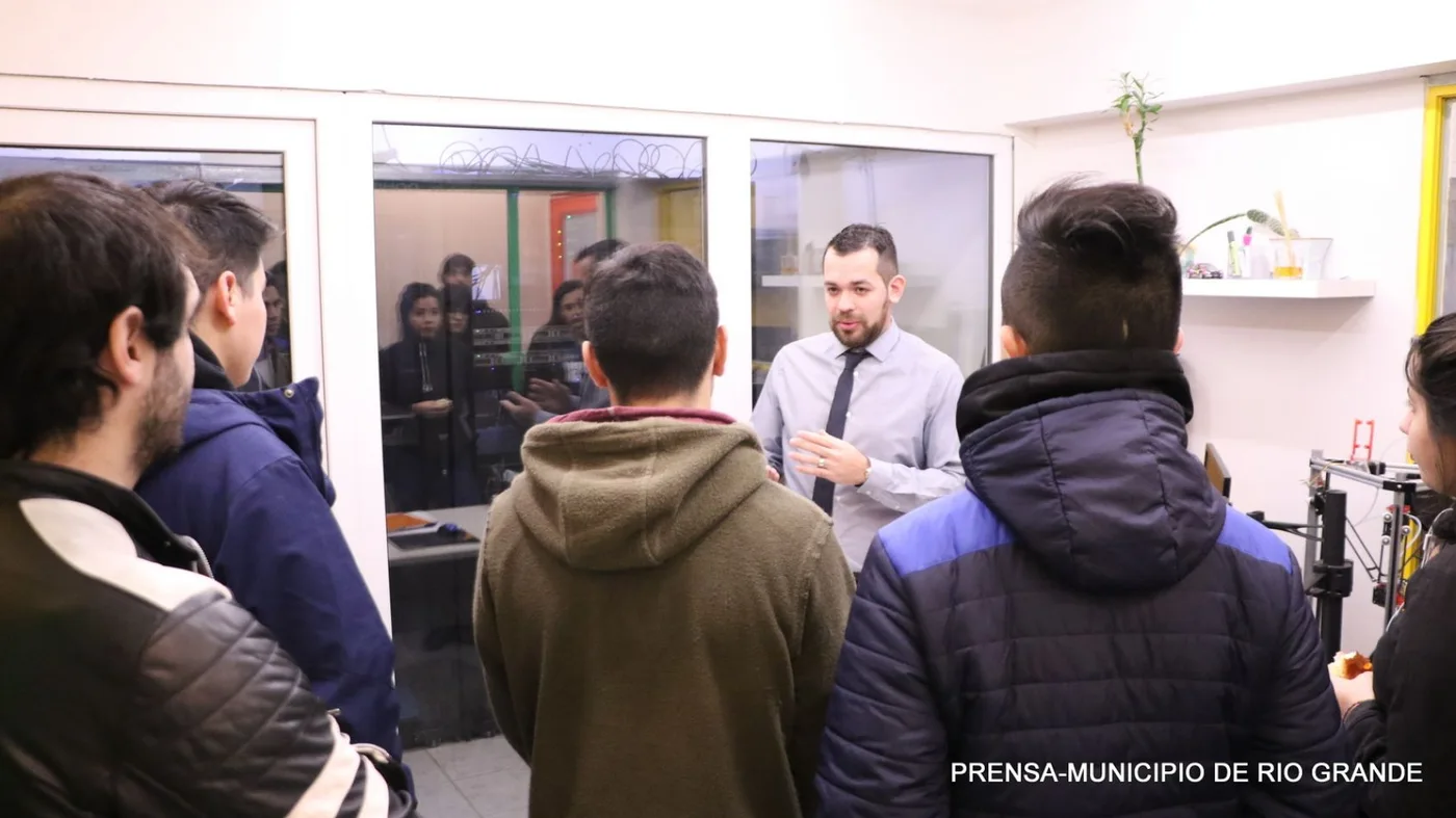 Visita de alumnos al colegio Guevara