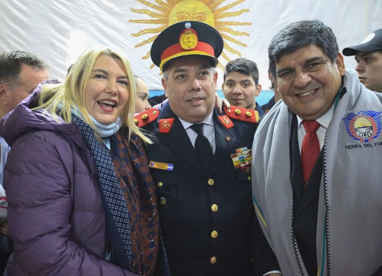 Bertone y Arcando en el festejo por el Día del Bombero.