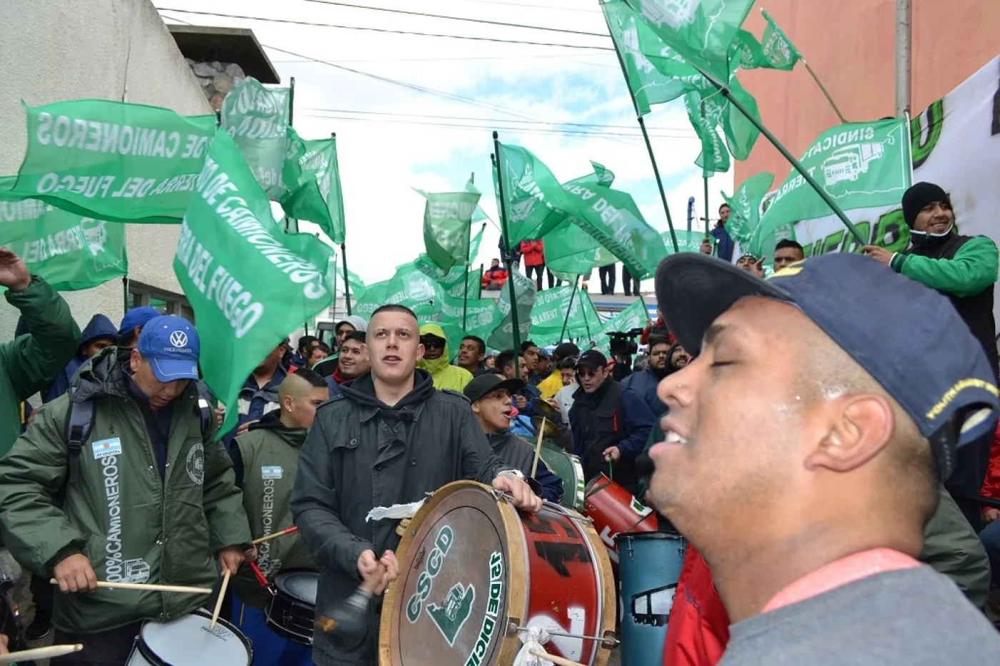 Camioneros reclaman por recomposición salarial. 