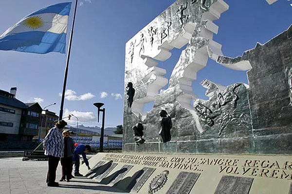 Los Veteranos de Guerra de Ushuaia pretenden que el acto central se haga en la capital provincial.