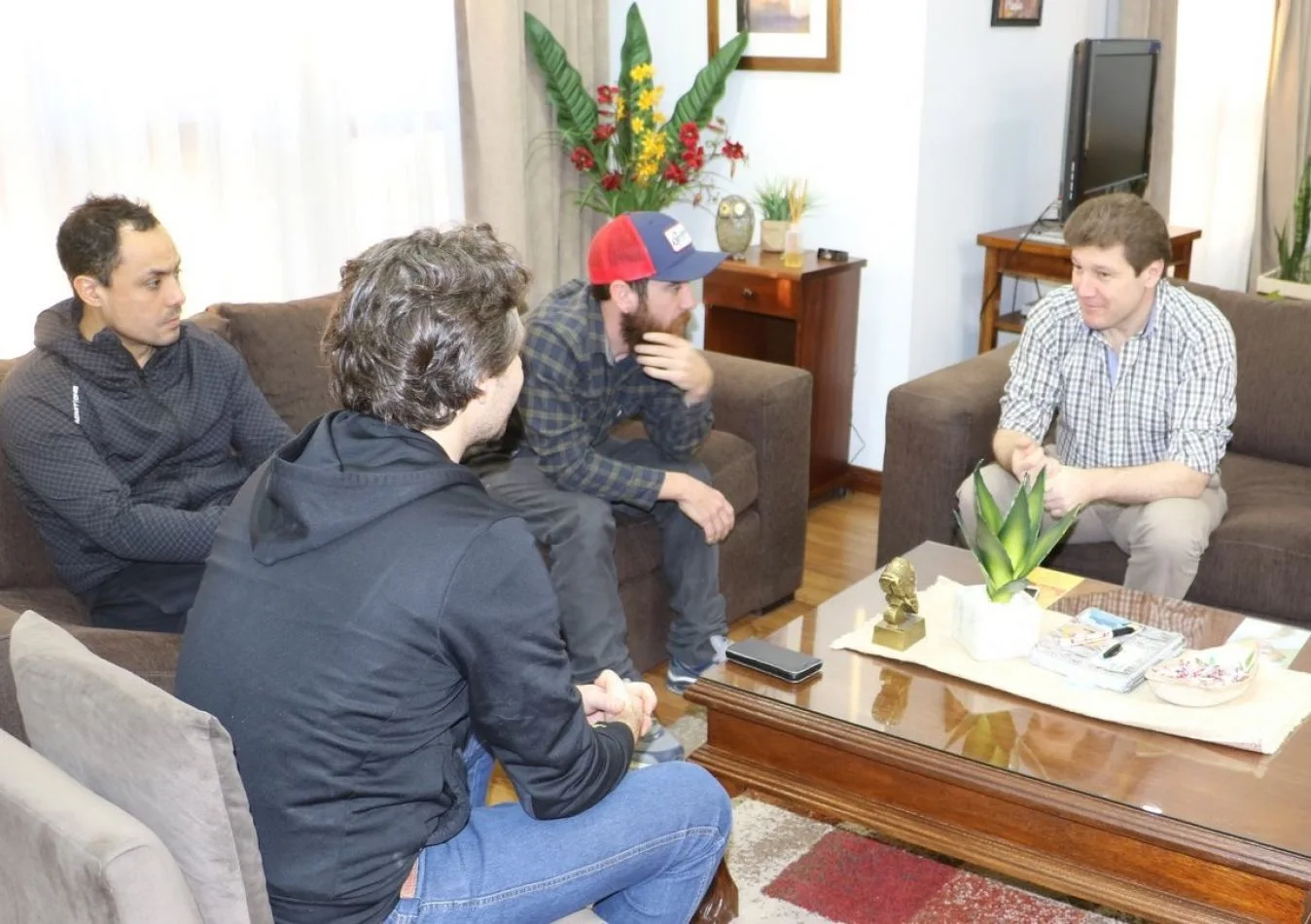 Reunión en la intendencia con el ciclísta Juan Pablo Romero