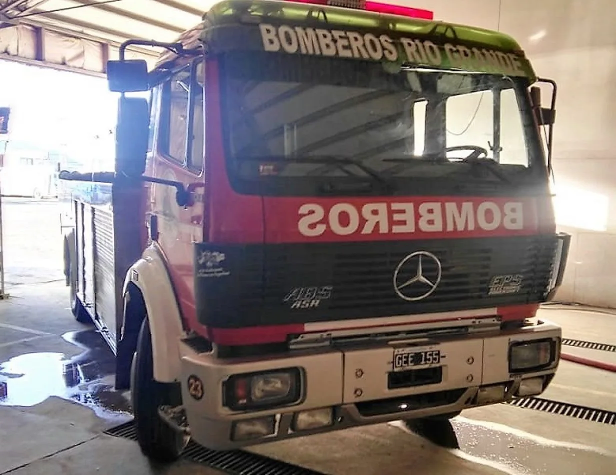 Personal de Bomberos colaboró con la empresa CityBus y con la comunidad.