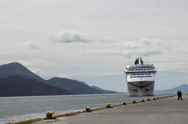 Buscan incrementar la cantidad de cruceros que amarran en Ushuaia