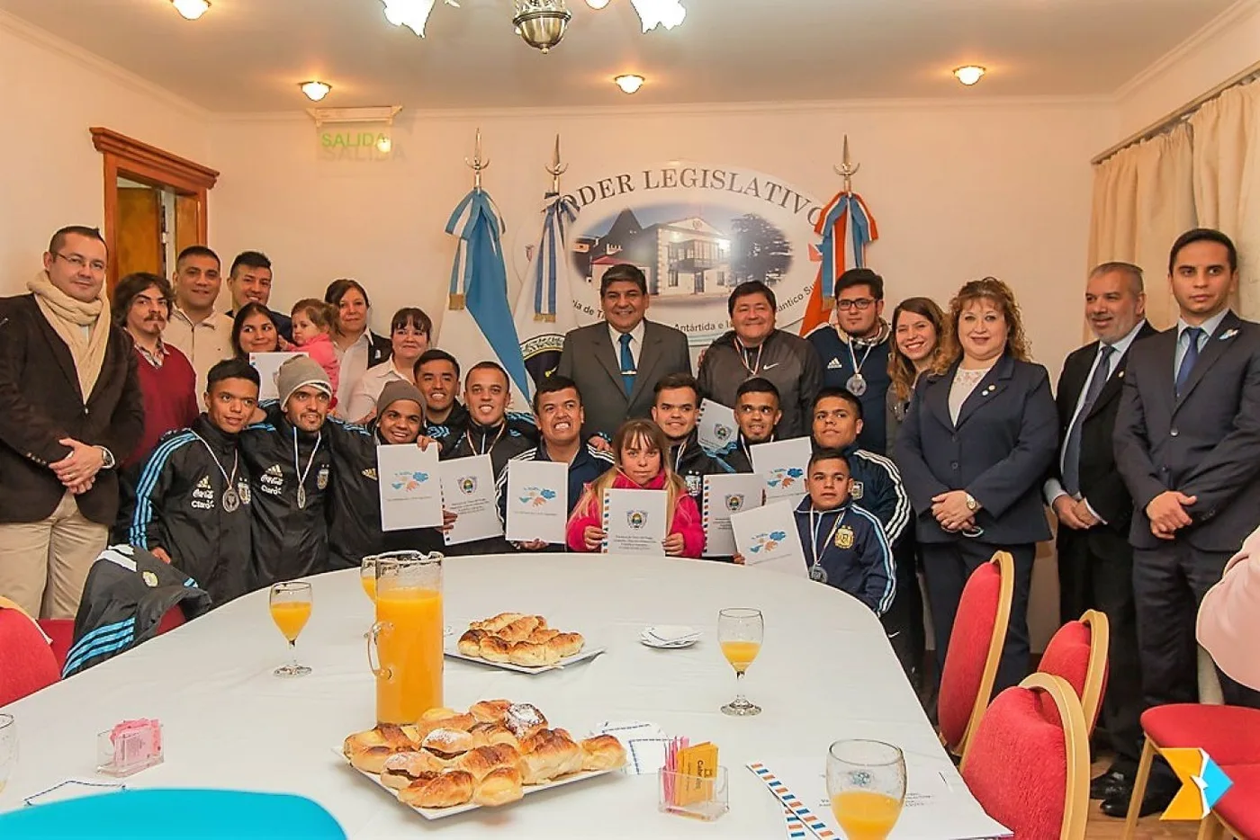 Los seleccionados de Talla Baja posaron junto a Juan Carlos Arcando.