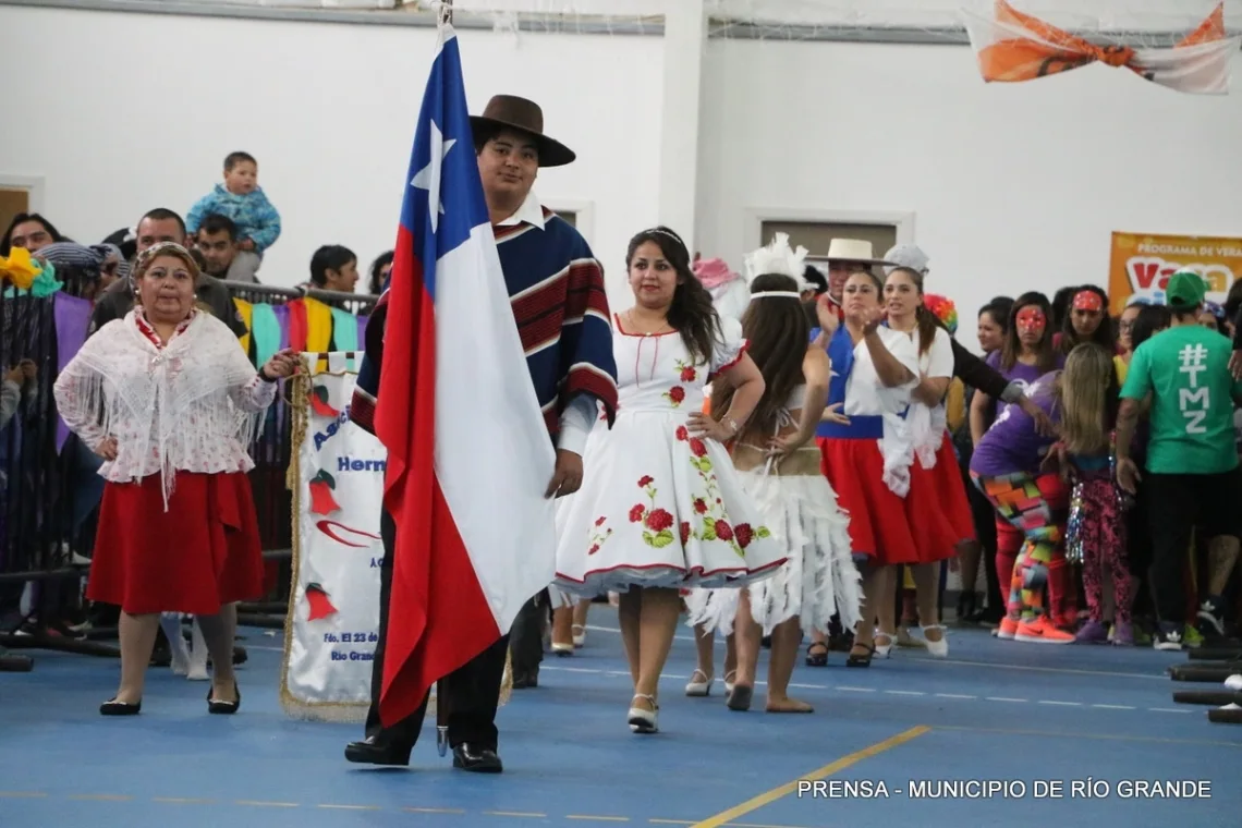 El carnaval se vivió a pleno en el nuevo gimnasio Malvinas Argentinas