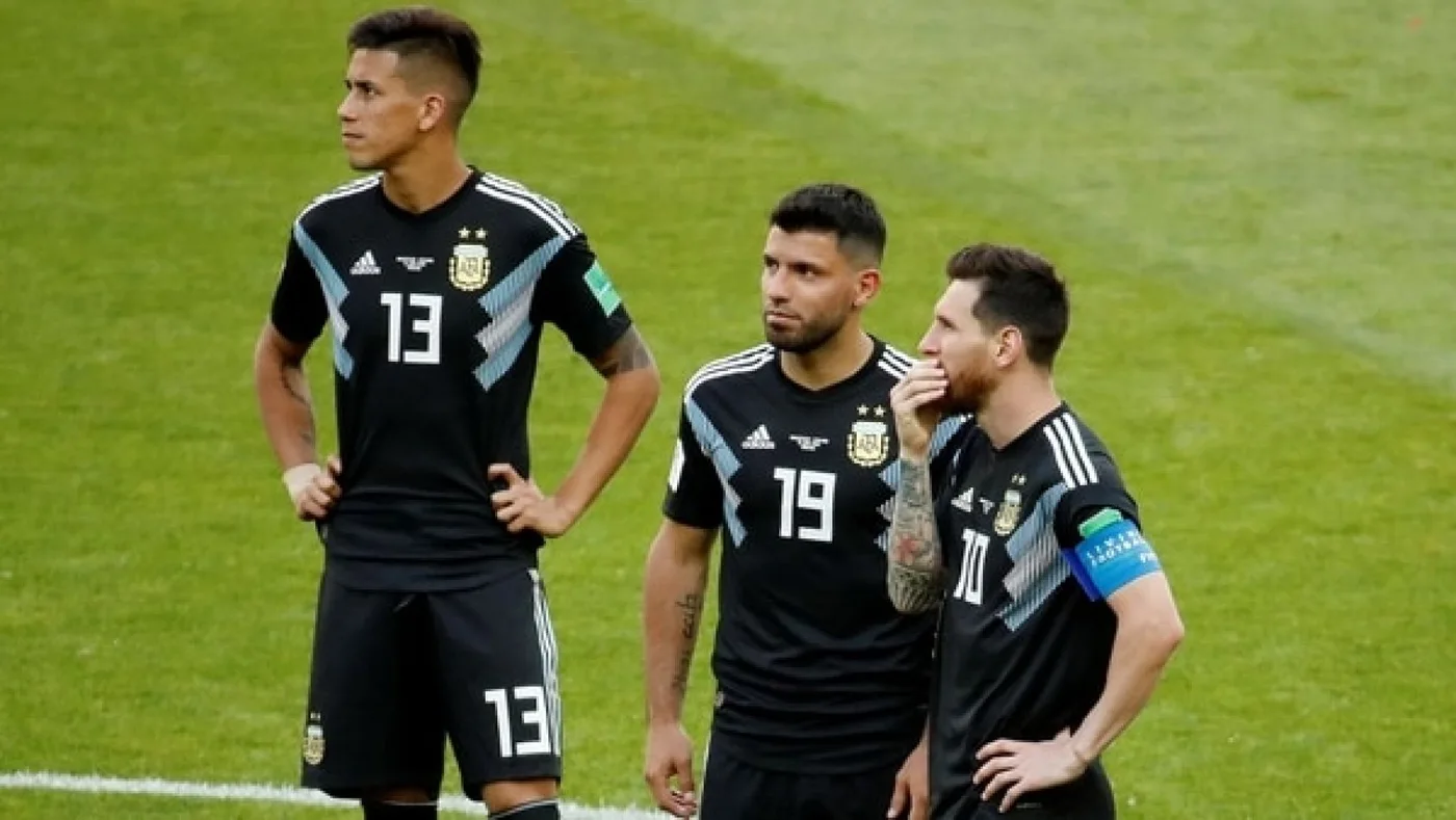 Los históricos y más experimentados de Argentina, Lionel Messi y Sergio Agüero, y el recién llegado Maximiliano Meza.