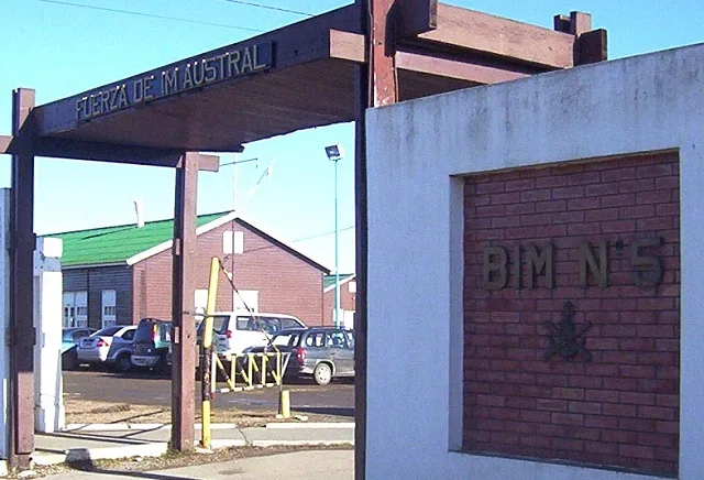 Infantería Austral: Cambio de mando en el BIM 5 y Destacamento Naval