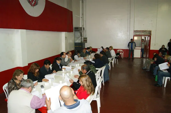 La Convención de la UCR definió que Pablo Blanco siga presidiendo el partido.