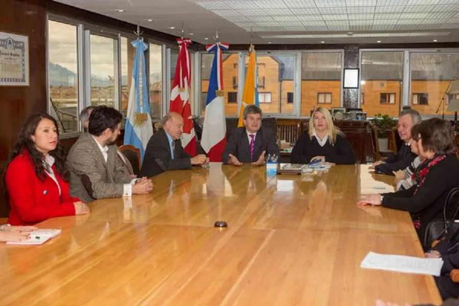 Con técnicos de Canadá y Francia, analizan establecer un Observatorio Ambiental 