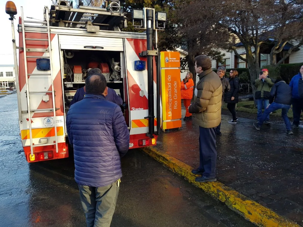 Bomberos Voluntarios de Río Grande presentaron al Intendente la nueva unidad adquirida con el subsidio municipal