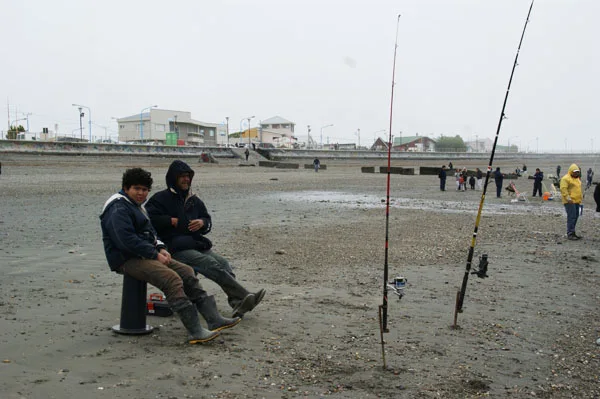 Los pescadores desafiaron la mal clima que reinó durante todo el fin de semana.
