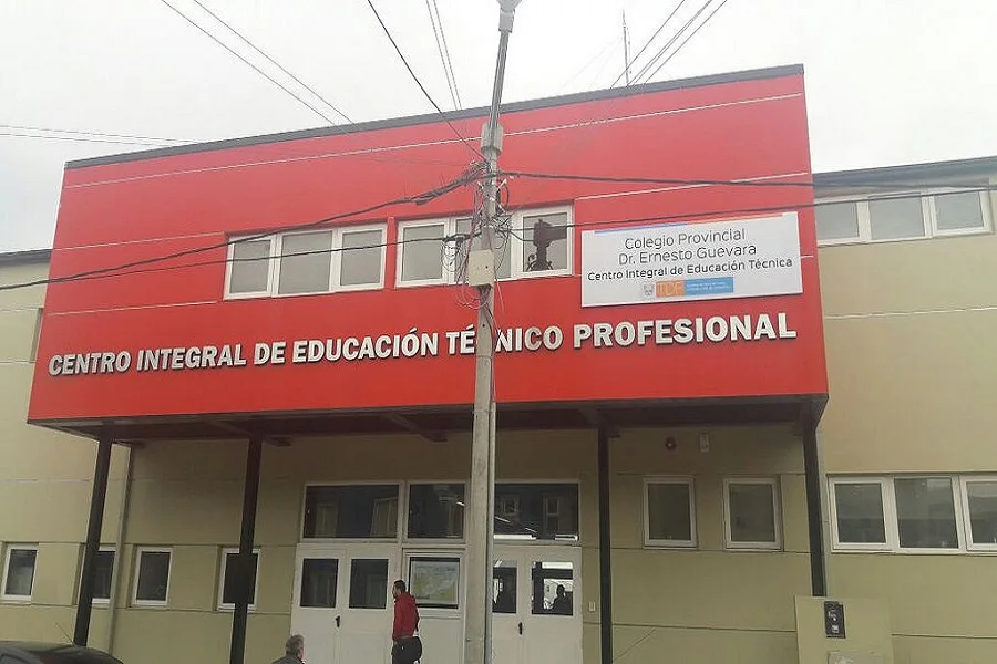 El colegio Guevara festejó su aniversario con nuevas instalaciones