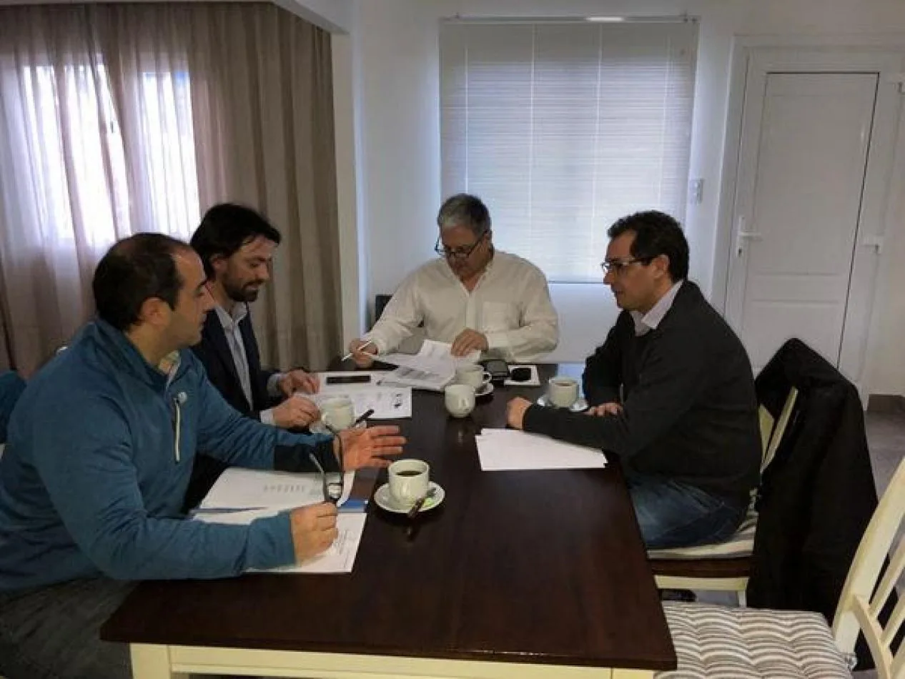el presidente de la DPOSS, Guillermo Worman, y sus pares del IPV y de la DPE, Gustavo Vázquez y Alejandro Ledesma