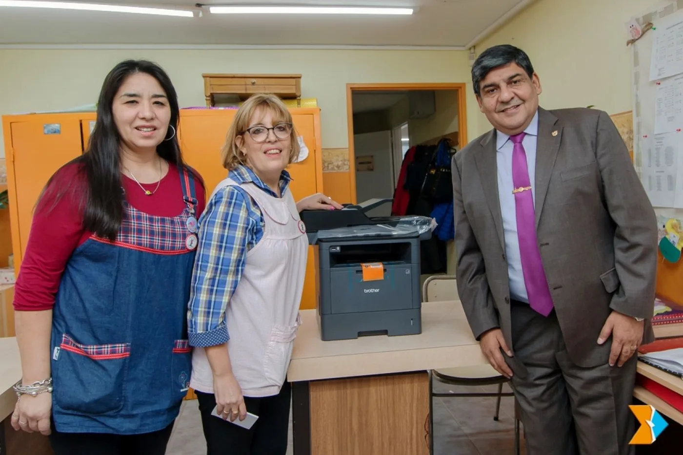 Elvicegobernador entregó imopresora multifunción al jardín n°7