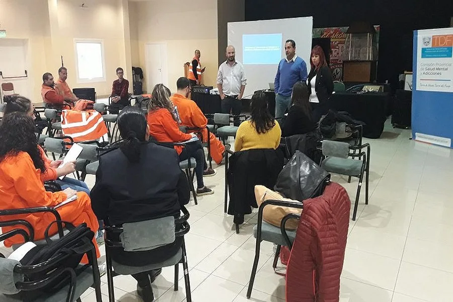 Gobierno brindó capacitación sobre prevención del suicidio en Río Grande