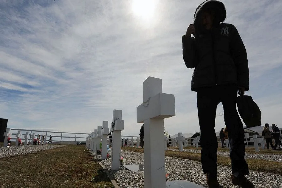 Despiden a familiares de caídos en Malvinas que visitarán Darwin