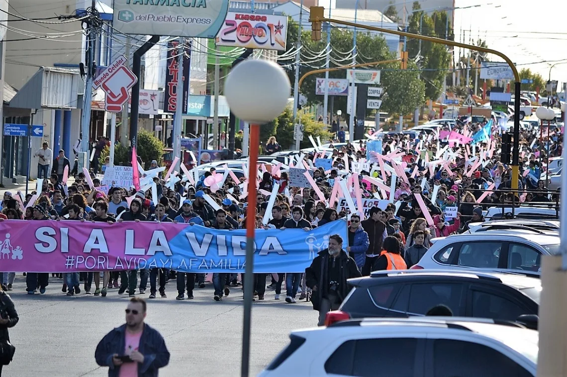 Multitudinaria Marcha por la Vida en Río Grande