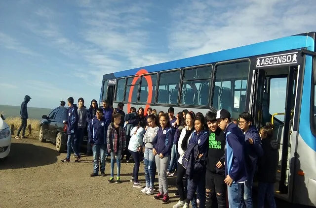 El Municipio y City Bus trasladaron a estudiantes hasta la Carpa de la Dignidad