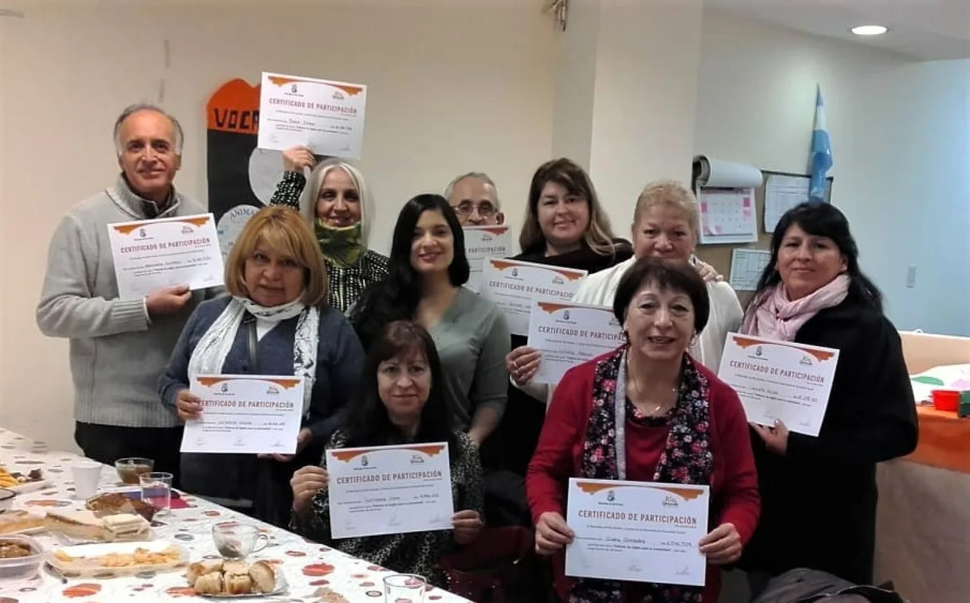 Alumnos recibieron los certificados de participación del taller de inglés