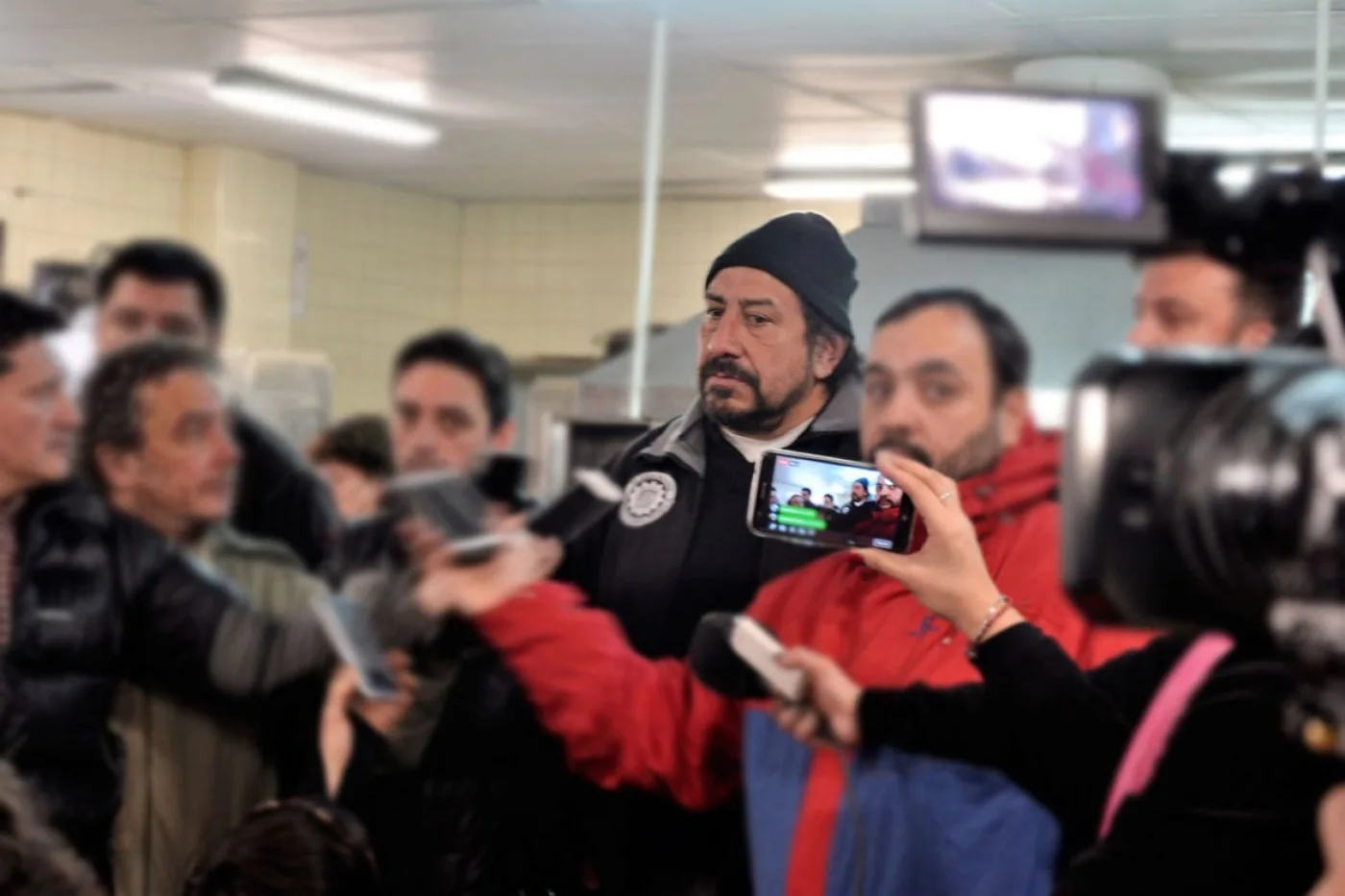 El secretario general de la UOM, Oscar Martínez comunica la situación en conferencia de prensa.