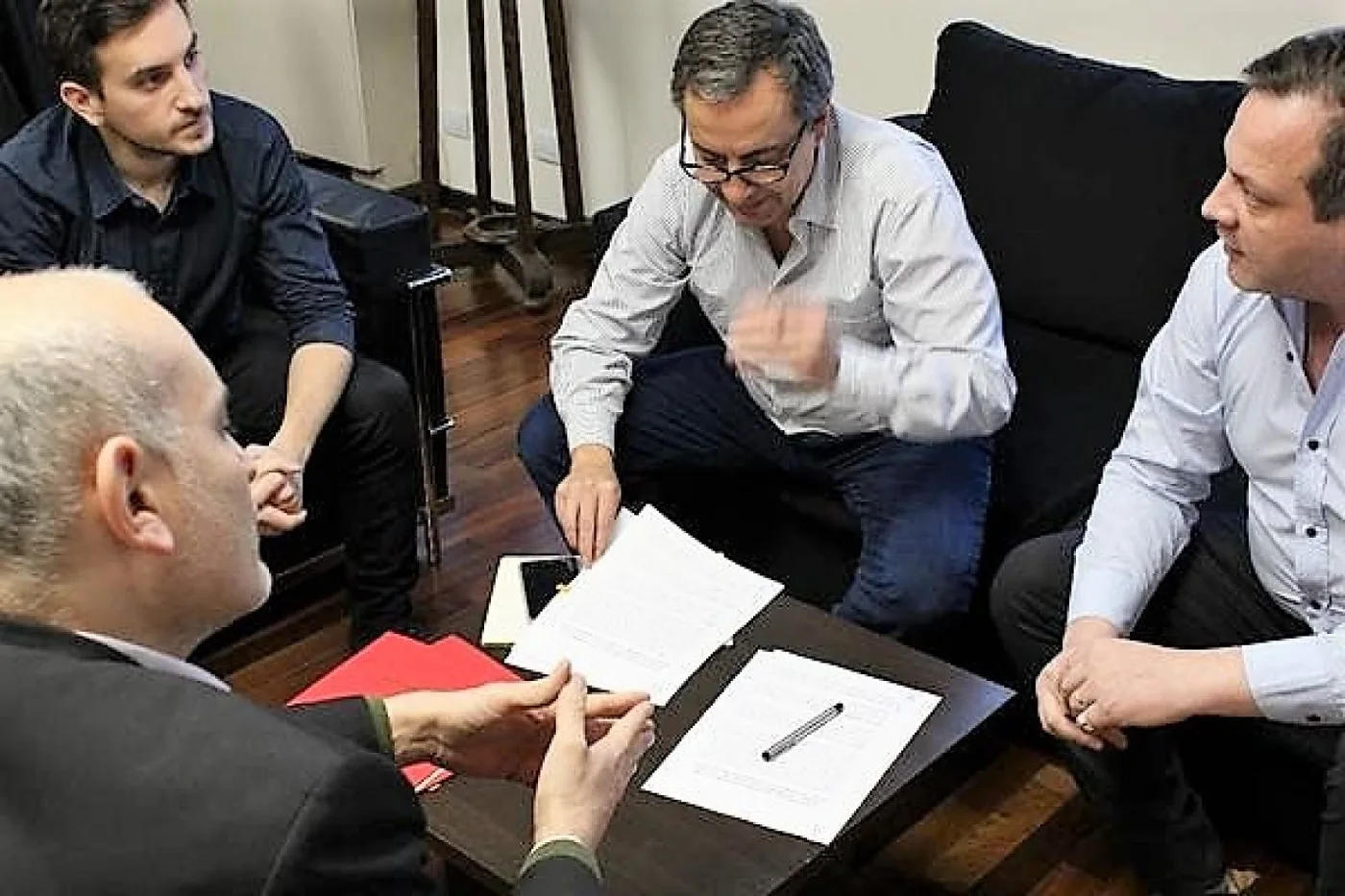 El secretario de Estado de Seguridad, Javier Eposto, durante la firma del convenio.