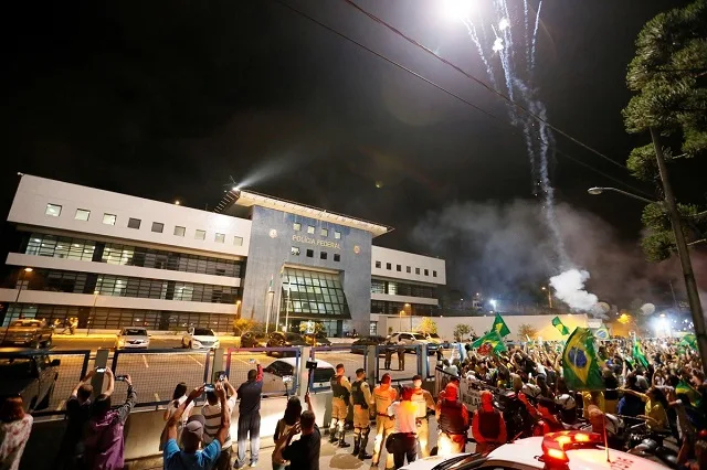 Bajo estricta custodia: Lula da Silva pasó su primera noche en prisión