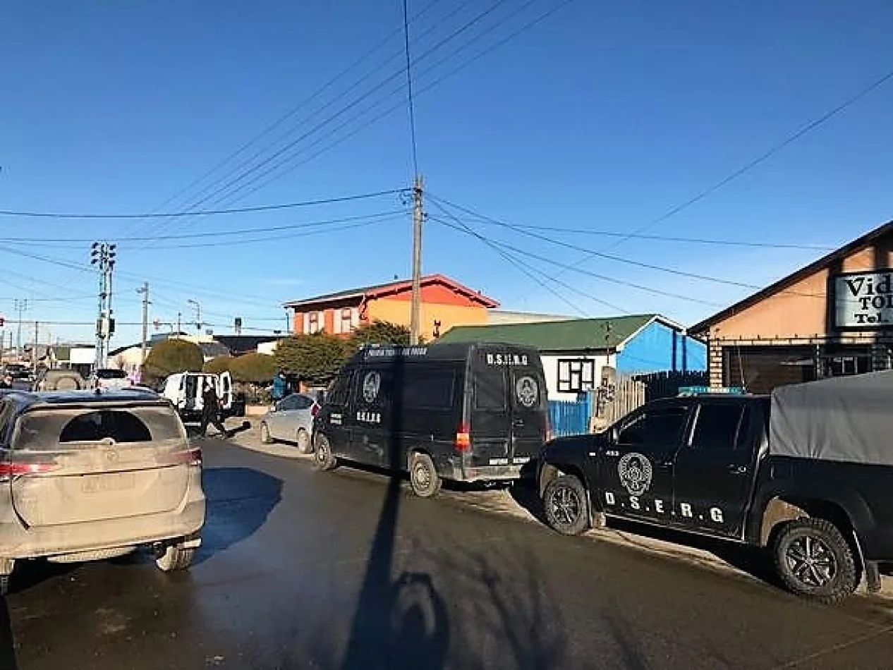 La policía redujo a dos peligrosos ladrones en pleno centro de R. Grande.